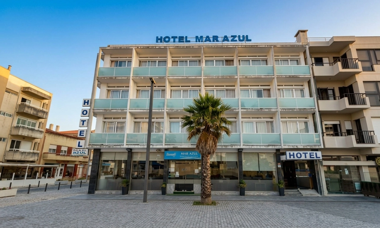 Hotel Mar Azul facade on Avenida 8 in Espinho, Portugal